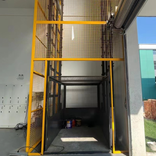 柳州导轨式升降机助力物流园破解运输难题